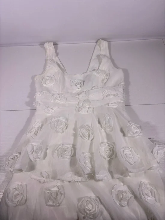 Lulus White Sleeveless Tiered Rosette Midi Dress size Small - Picture 4 of 9
